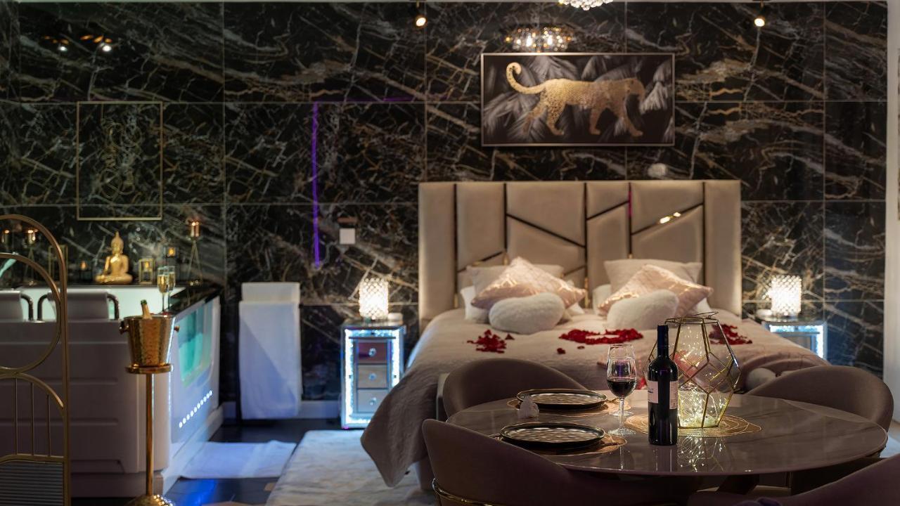 נרבון Magnifique Loft / Spa En Face De La Cathedrale ! מראה חיצוני תמונה