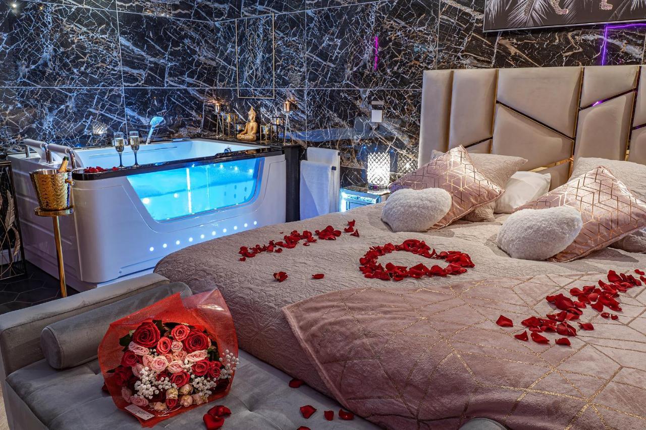 נרבון Magnifique Loft / Spa En Face De La Cathedrale ! מראה חיצוני תמונה