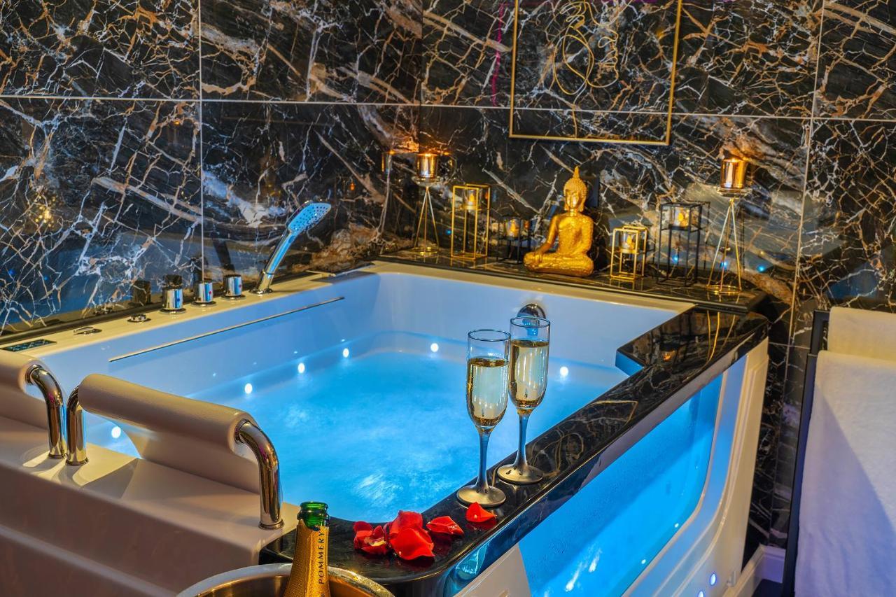 נרבון Magnifique Loft / Spa En Face De La Cathedrale ! מראה חיצוני תמונה