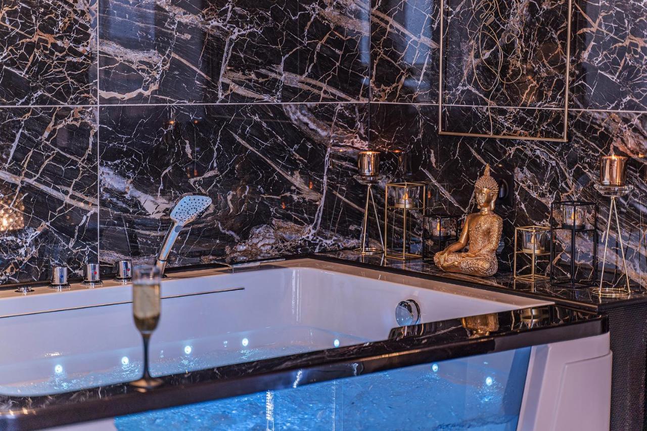 נרבון Magnifique Loft / Spa En Face De La Cathedrale ! מראה חיצוני תמונה