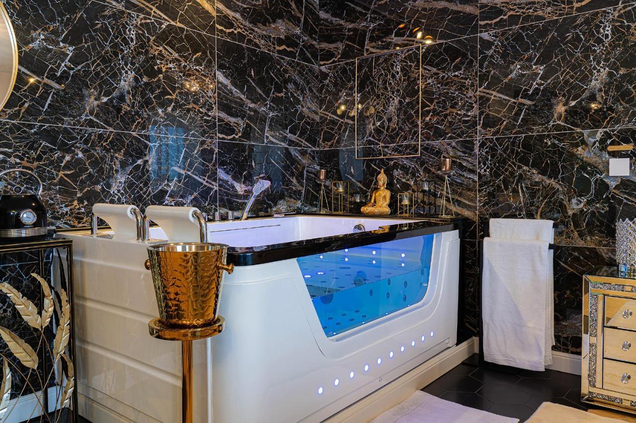 נרבון Magnifique Loft / Spa En Face De La Cathedrale ! מראה חיצוני תמונה